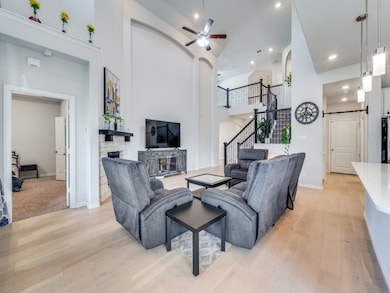 2094 Creekbluff Cir, Carrollton, TX 75010 - photo 5