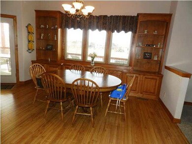 Very Large Eating Space With Built Ins! This Large