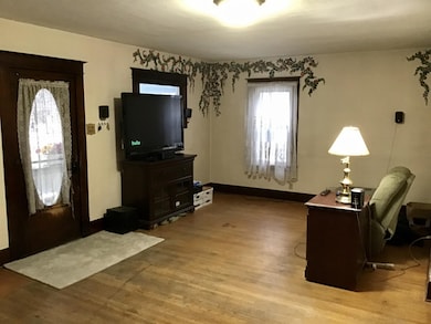 209 E 19th St, Auburn, IN 46706 - photo 4