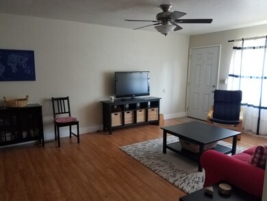 Living room/entry