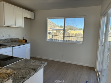 15784 Wanaque Rd unit C, Apple Valley, CA 92307 - photo 6