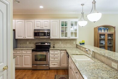 286 Tinley -Kitchen