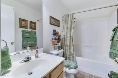 1046-West-Hearne-Way-15