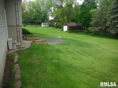 143 Lakeland Dr, Galesburg, IL 61401 - photo 3
