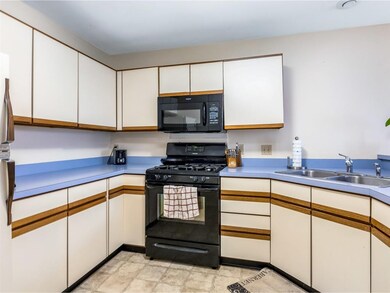 56 Winding Brook Dr, South Burlington, VT 05403 - photo 5