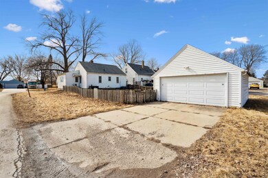 931 Byron Ave, Waterloo, IA 50702 - photo 5