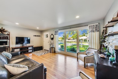 488 W Fremont Ave, Elmhurst, IL 60126 - photo 3