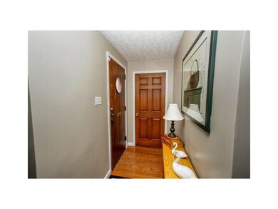 Entry/Foyer.