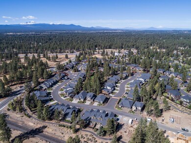 60454 Hedgewood Ln, Bend, OR 97702 - photo 2