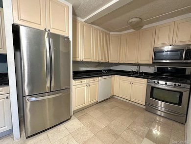 Diplomat Towers unit 8J, Mount Kisco, NY 10549 - photo 5