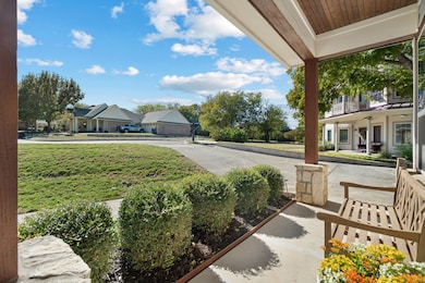 319 Turner Cir, Granbury, TX 76048 - photo 5