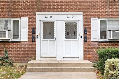 221-26 Manor Rd unit 116, Queens Village, NY 11427 - photo 3