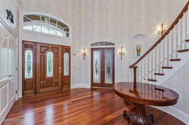 008-Foyer-1200926-mls