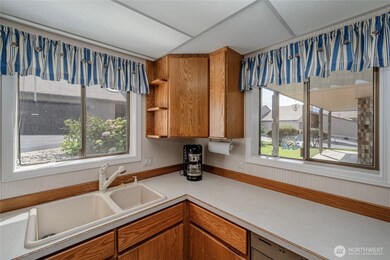 225 19th St NE unit 31, East Wenatchee, WA 98802 - photo 4