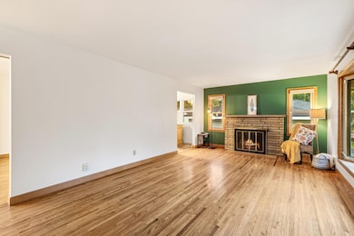 Welcome to 10627 Thomas Avenue South!