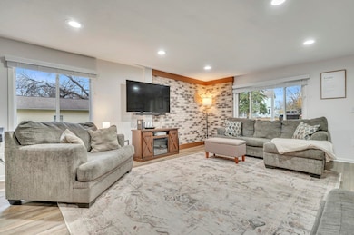 1910 Chicago Ave, Spirit Lake, IA 51360 - photo 3