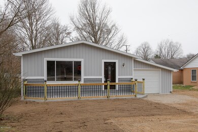 890 Riverview-102