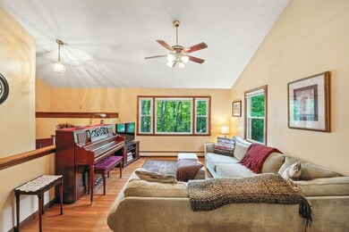 35 Perry St, Douglas, MA 01516 - photo 4