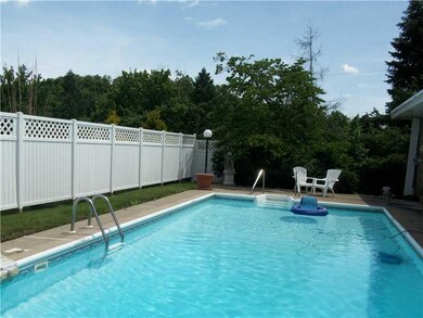 Swimming Pool/Hot Tub/Sauna.