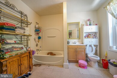 529 E Lafayette St, Norristown, PA 19401 - photo 5