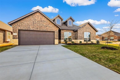 104 Colonial Dr, Joshua, TX 76058 - photo 2