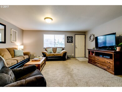 635 Meadow Ln, Creswell, OR 97426 - photo 5