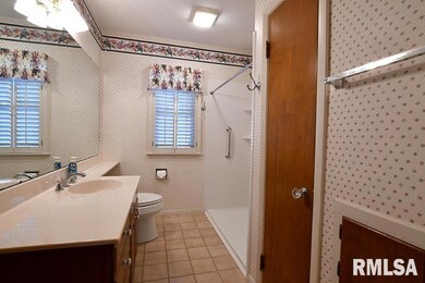 1902 W 37th St, Davenport, IA 52806 - photo 7