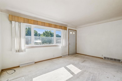 543 Mildred Ave, Waterloo, IA 50703 - photo 4