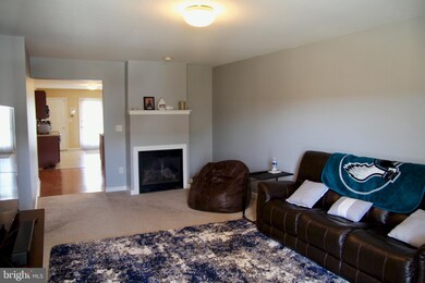 1533 Foresman Dr, Pottstown, PA 19464 - photo 5