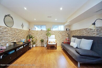 (4) FAMILY ROOM ON THE FIRST FLOOR