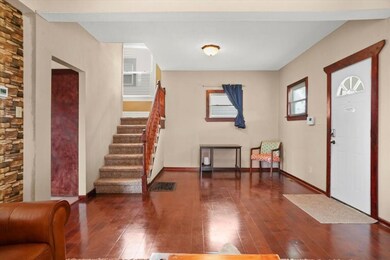 445 9th Ave SW, Cedar Rapids, IA 52404 - photo 3