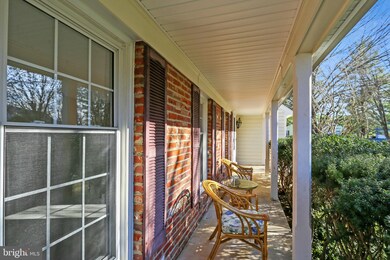 12413 Goldfinch Ct, Potomac, MD 20854 - photo 3