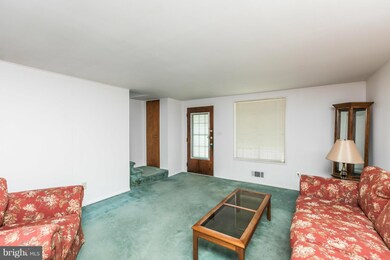 1044 Foxwood Ln, Essex, MD 21221 - photo 4