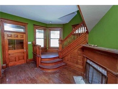 Entry/Foyer.