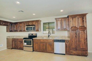 2055 W Edgemont Phoenix AZ-large-010-Lar