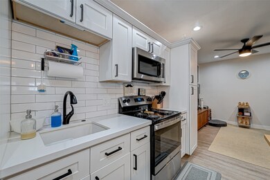 1008 Walton St unit A, Houston, TX 77009 - photo 4