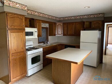 2293 N Manor Dr, Genoa, OH 43430 - photo 7