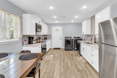 5815 Schevers St unit A, Houston, TX 77033 - photo 3