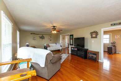 106 Mercer Ave, Harrodsburg, KY 40330 - photo 2