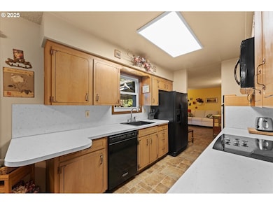 8895 SW McDonald St, Portland, OR 97224 - photo 4