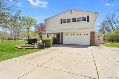 Welcome to 21220 Thorofare Rd, Grosse Ile, MI