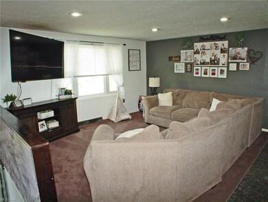 274 Walker Manor Cir, Colliers, WV 26035 - photo 2