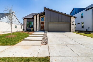 129 Paxton Cir, Arlington, TX 76013 - photo 2