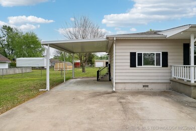 408 N Spencer St, Chouteau, OK 74337 - photo 4