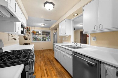 1075 N 5th St, Central Point, OR 97502 - photo 7