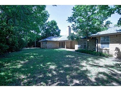 12204 Camelot Dr, Oklahoma City, OK 73120 - photo 2