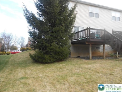 6814 Hunt Dr, MacUngie, PA 18062 - photo 2