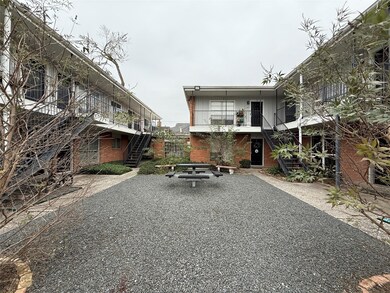 425 E 9th St unit 16, Houston, TX 77007 - photo 2