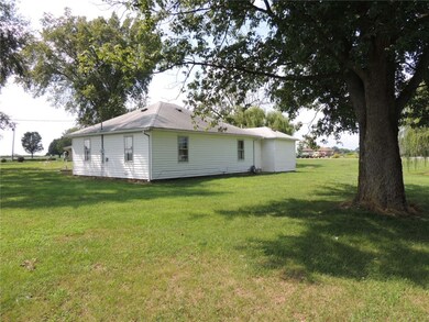 8874 Illinois 33, Shumway, IL 62461 - photo 4