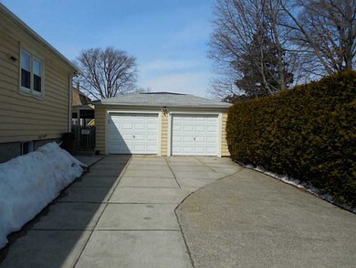 27 Hillcrest Ave, Pawtucket, RI 02860 - photo 3